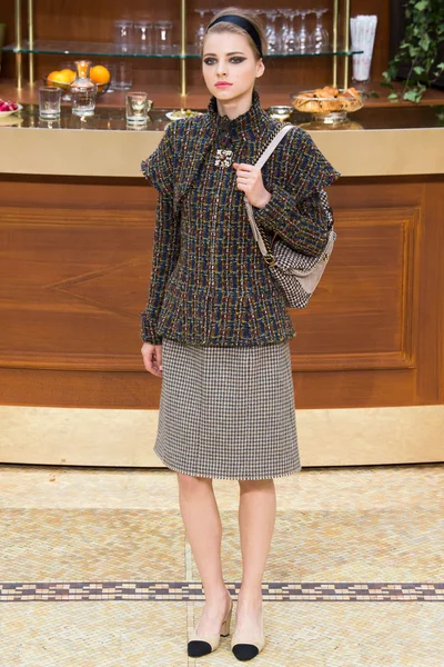 Look 49